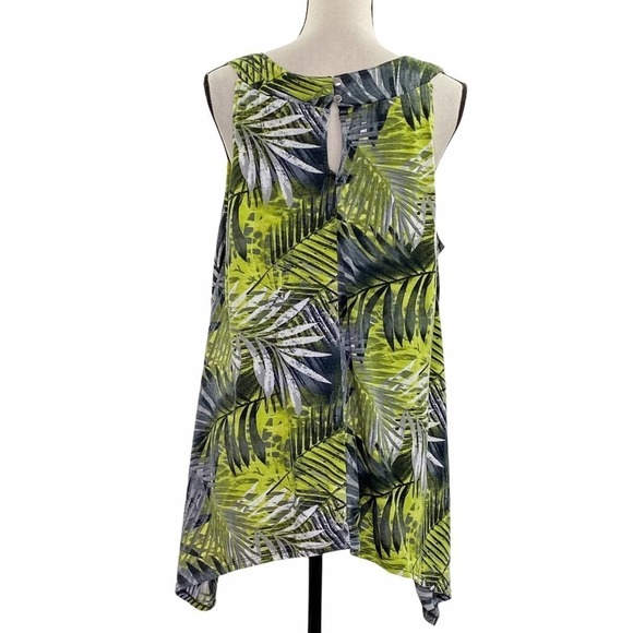 ABSOLUTELY Famous Palm Tree Sharkbite Blouse - Picture 2 of 11